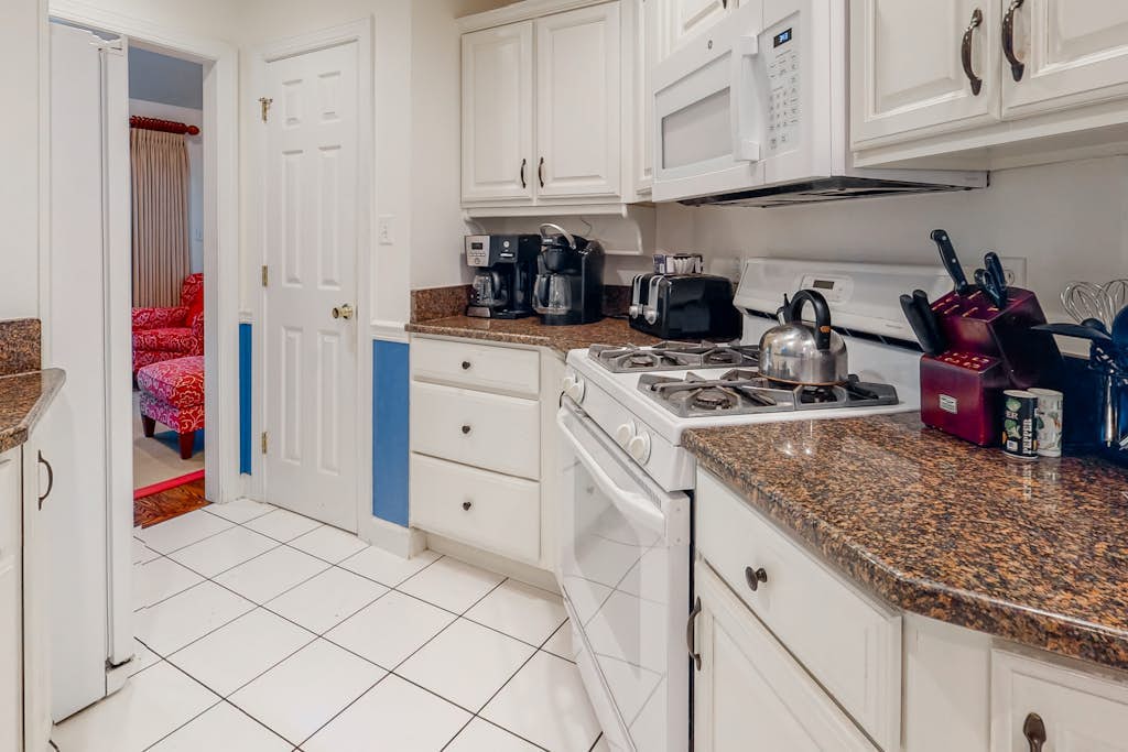 Bethany West house w/ gas grill, pool table & community pool
