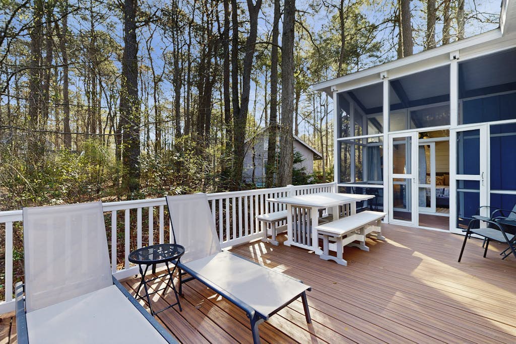 Middlesex Beach house w/ outside shower, grill & community private beach