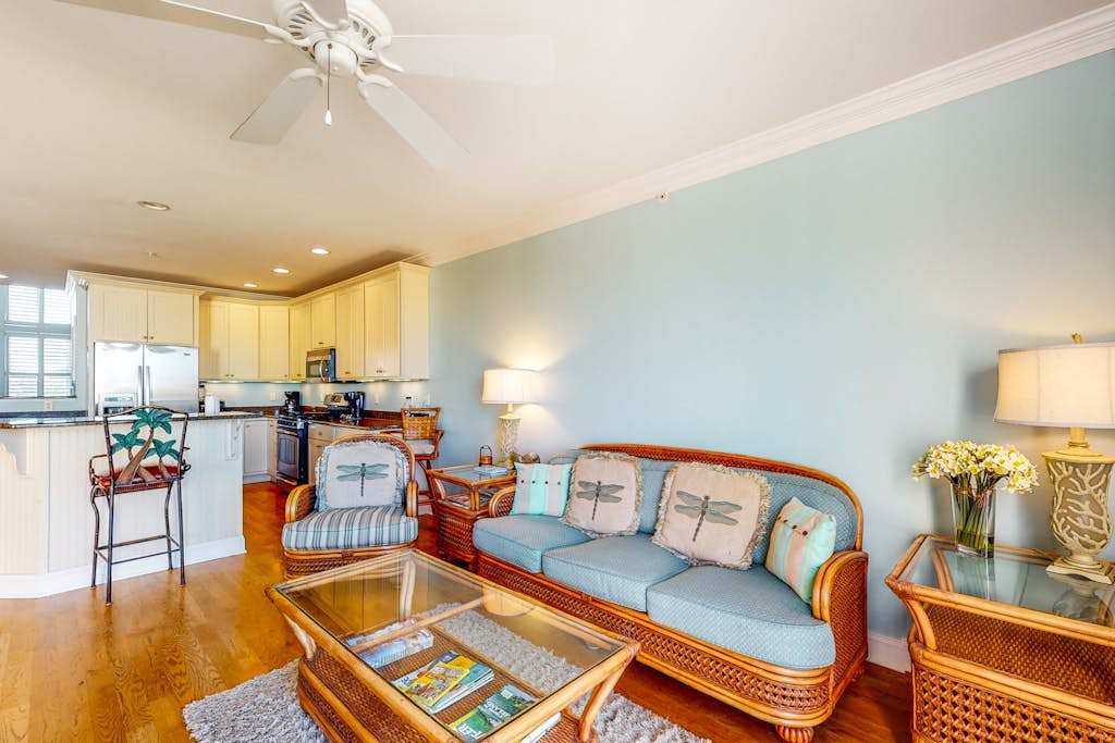 Salt Meadows townhouse w/ elevator, gas fireplace & community pool and pier