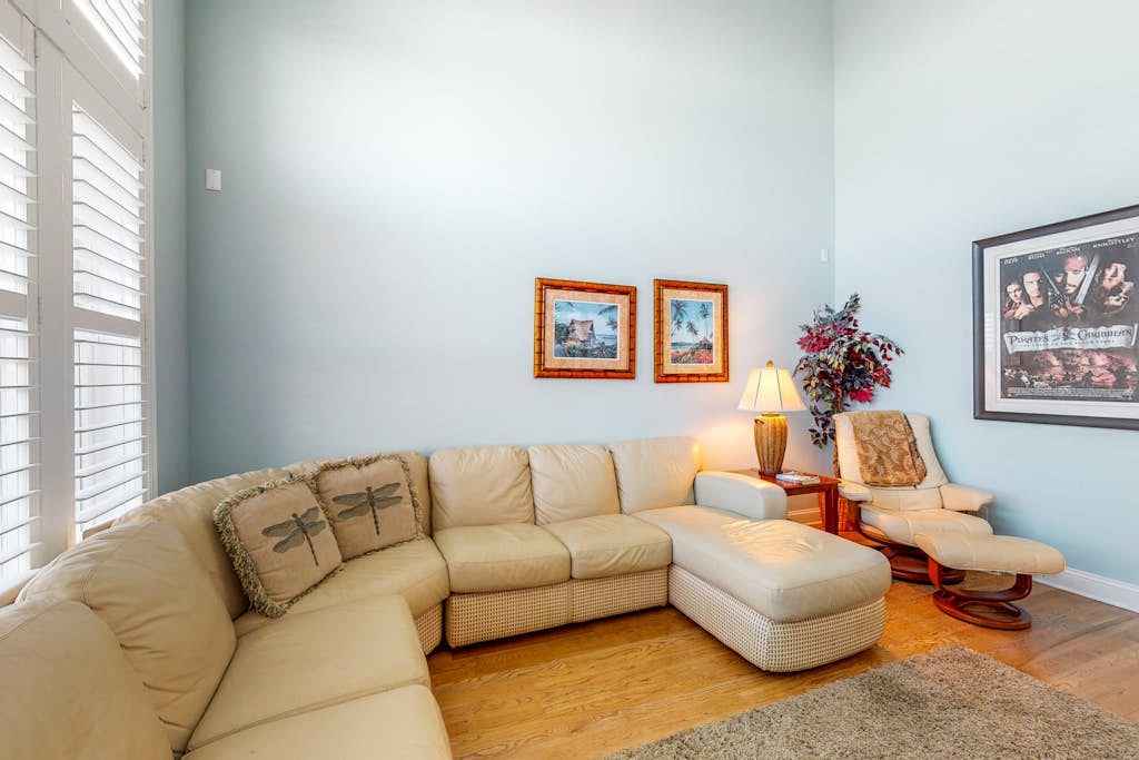 Salt Meadows townhouse w/ elevator, gas fireplace & community pool and pier