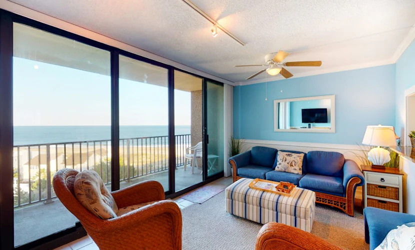 Sea Colony 7th floor condo w/ free WiFi, shared tennis court - ocean view