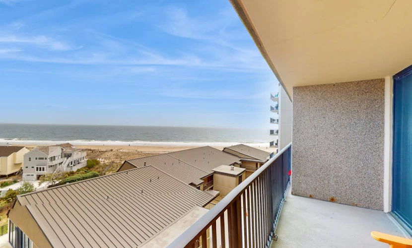 Sea Colony Ocean 6th floor condo w/ basketball court, shared sauna, & tennis