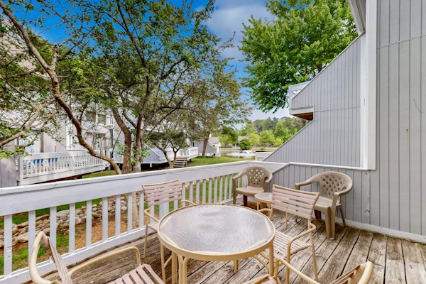 Sea Colony Tennis townhouse w/ free WiFi, tennis court, shared sauna, and pool