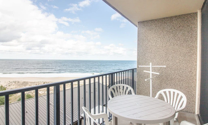 Sea Colony 7th floor condo w/ elevator, shared sauna, and ocean view