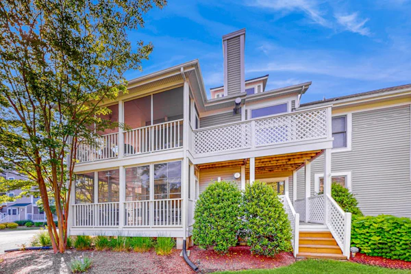 Sea Colony condo near golf with pool, sauna, hot tub, fitness room & tennis