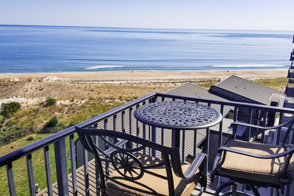 Sea Colony 8th Floor Condo w/ Private beach, Gym, & balcony with ocean view