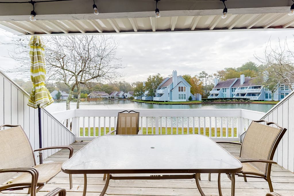 Sea Colony Tennis 1st floor condo w/ free WiFi, lake view, and shared sauna