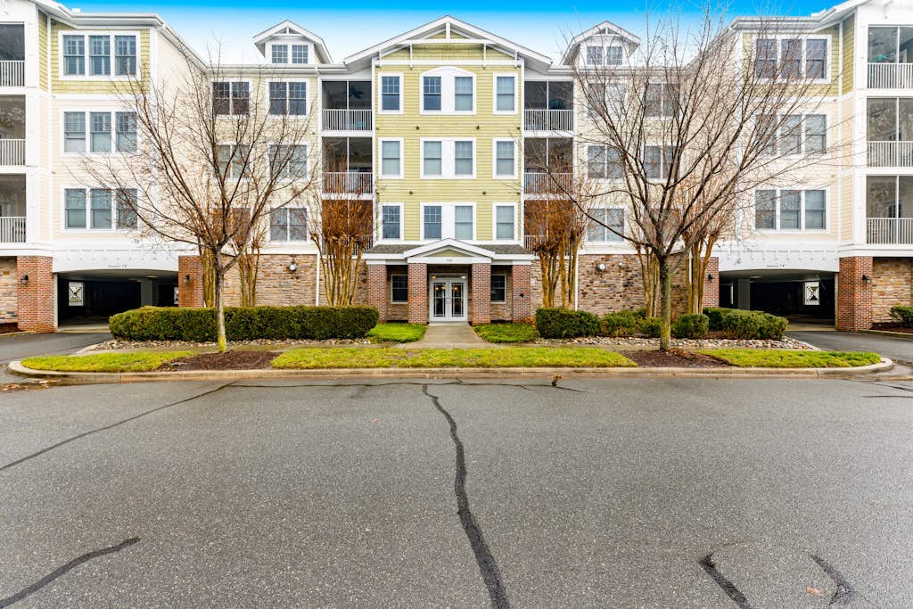 Charming condo near the pool with hot tub & tennis
