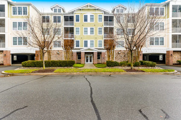 Charming condo near the pool with hot tub & tennis