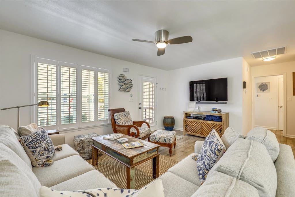 Bahamas Beach Cottages - 641 Sandy Point Rd