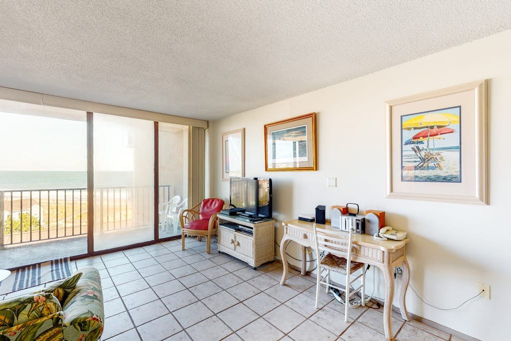 Sea Colony 6th floor condo w/ shared gym, basketball court - partial ocean view