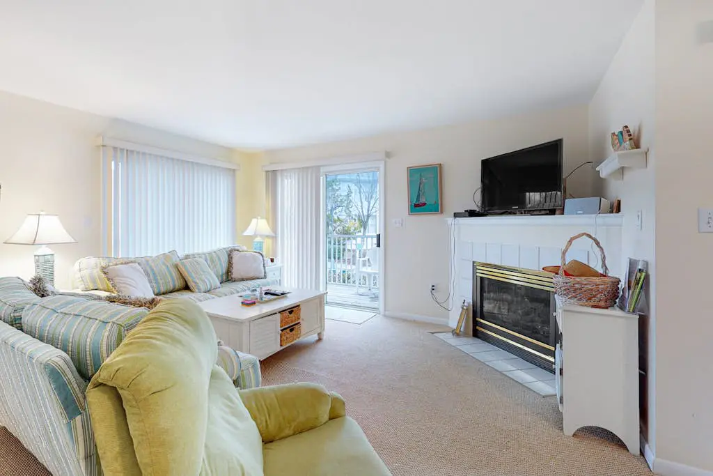 Sea Colony - 53032 Lakeshore Dr