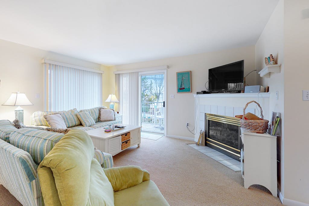 Sea Colony - 53032 Lakeshore Dr