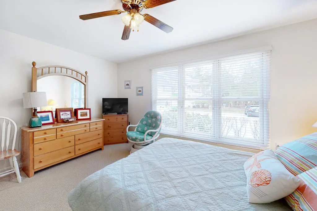 Sea Colony - 53032 Lakeshore Dr