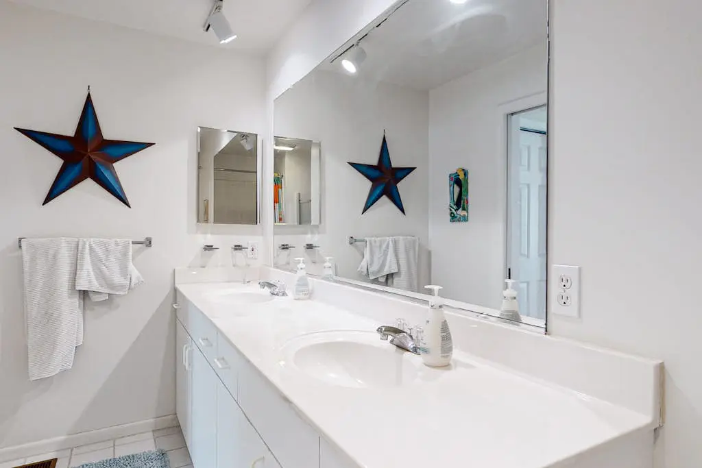 Sea Colony - 53032 Lakeshore Dr