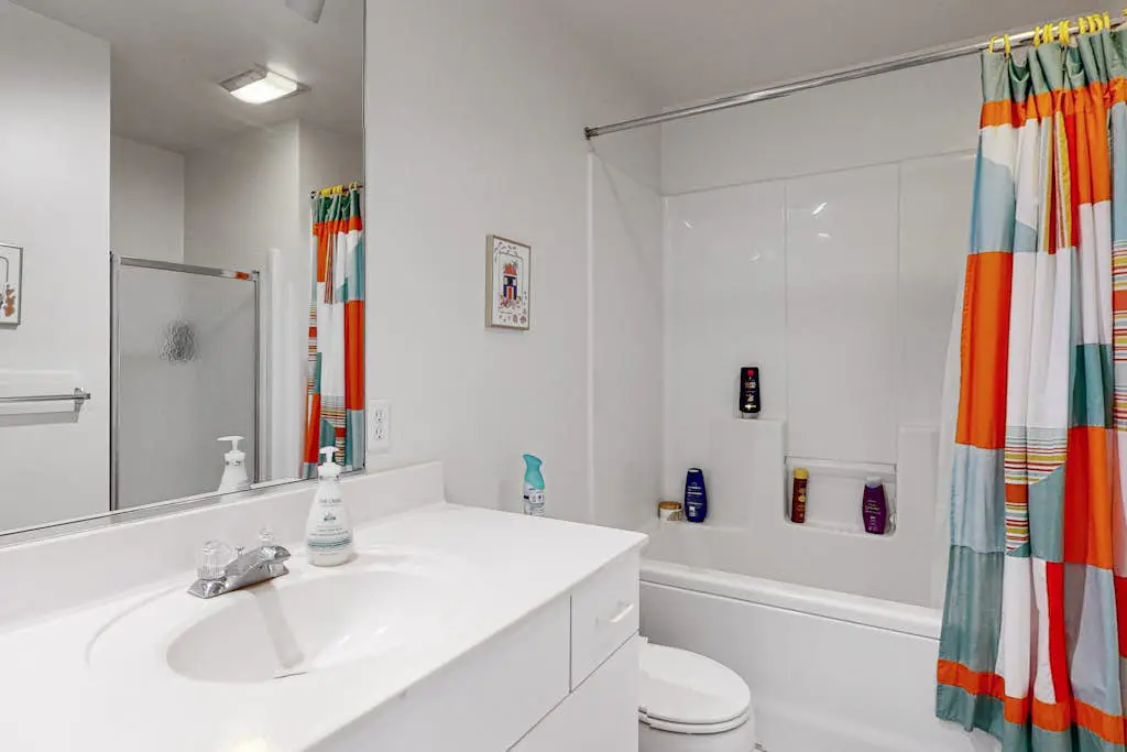 Sea Colony - 53032 Lakeshore Dr