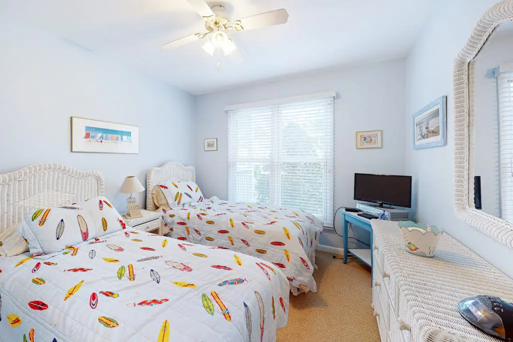 Sea Colony - 53032 Lakeshore Dr