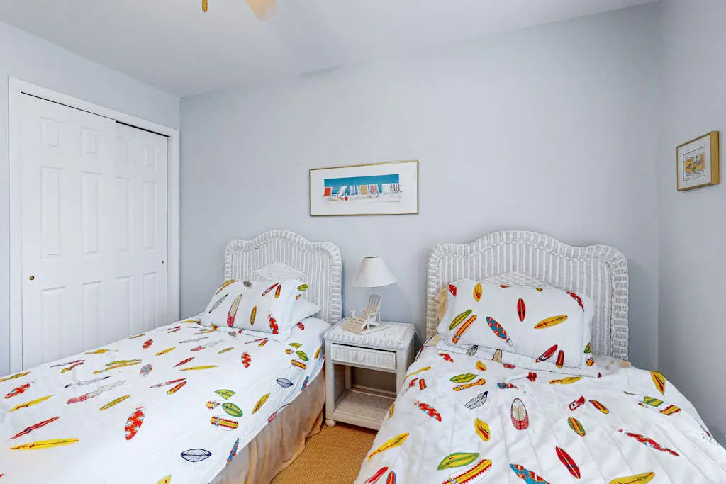 Sea Colony - 53032 Lakeshore Dr