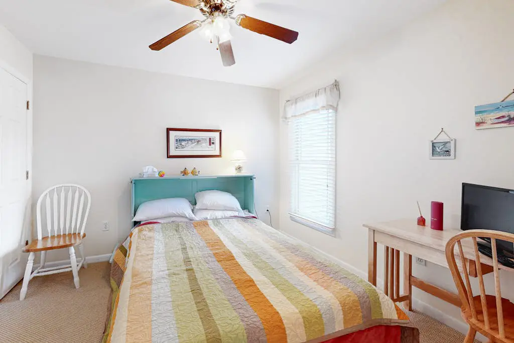 Sea Colony - 53032 Lakeshore Dr