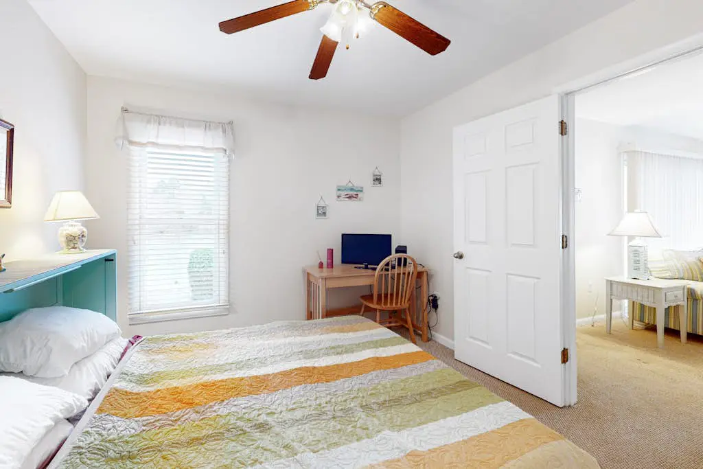Sea Colony - 53032 Lakeshore Dr
