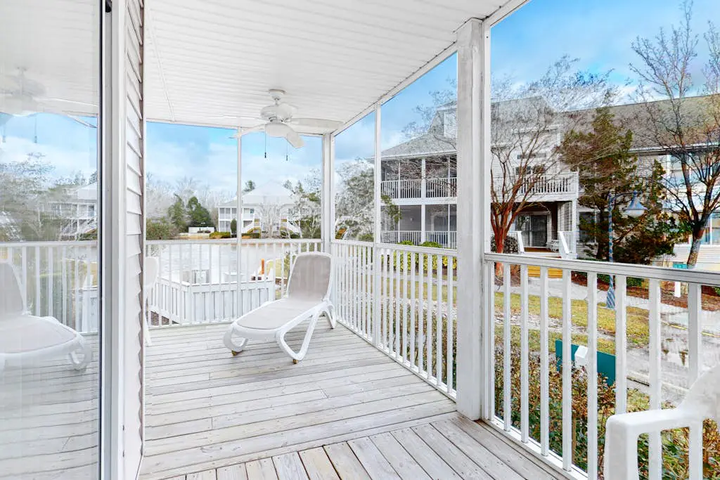 Sea Colony - 53032 Lakeshore Dr