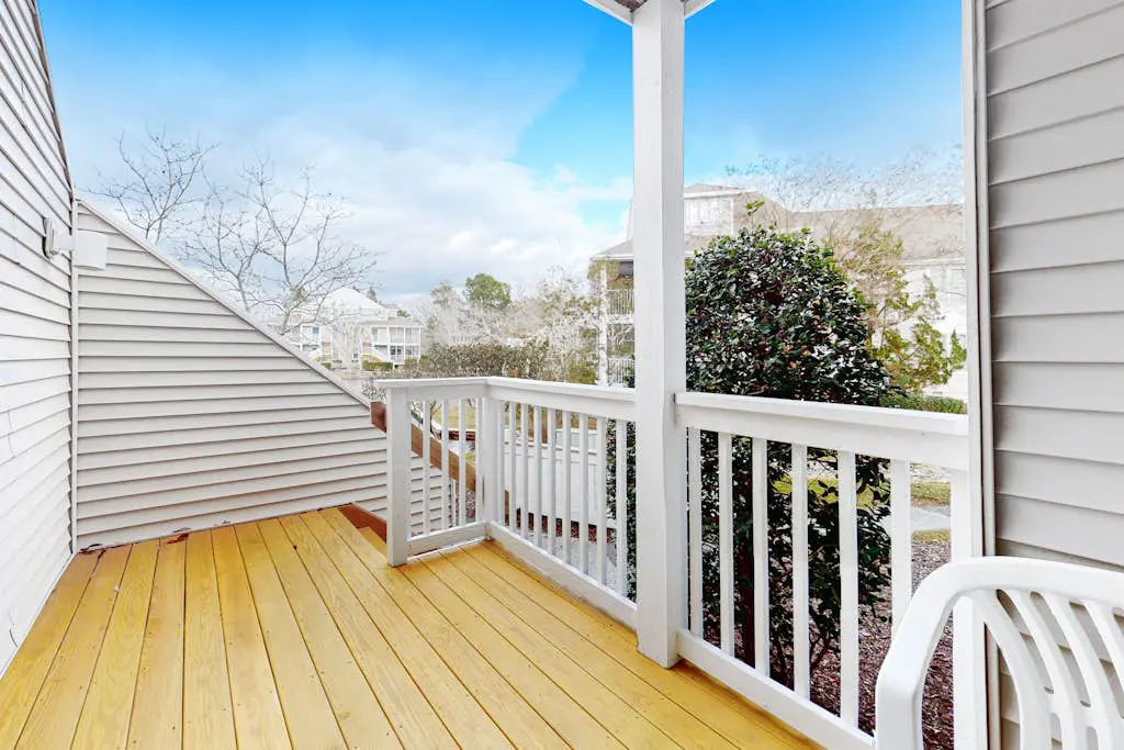 Sea Colony - 53032 Lakeshore Dr