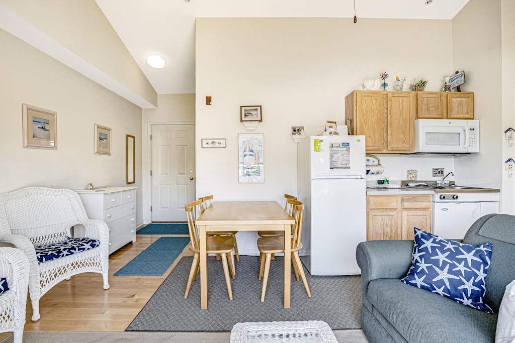Ocean Side of Coastal Hwy efficiency condo w/ kitchenette and central AC