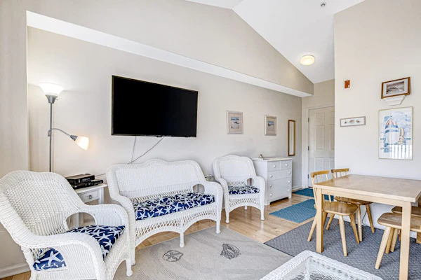 Ocean Side of Coastal Hwy efficiency condo w/ kitchenette and central AC