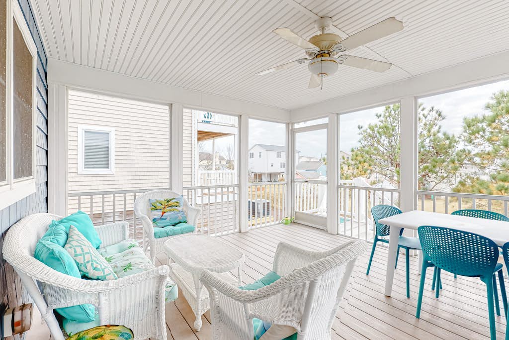 Downtown Bethany Beach house w/ gas grill, outside shower and screened porch
