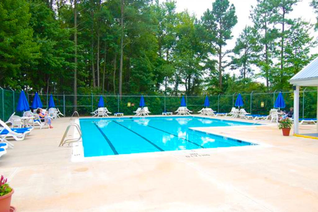 Clearwater Home Close to the Beach w/Shared Pool, Private Washer/Dryer