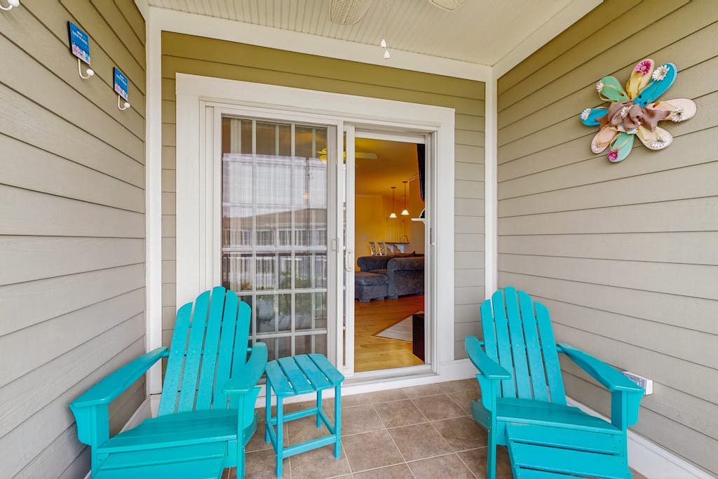 Bayside Condo w/ Balcony & Amazing Shared Pools, Hot Tub, Golf, Tennis, Fitness