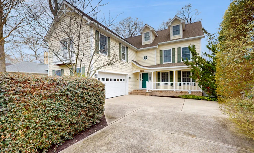 Salt Pond house with W/D, pools, & hot tub - near beach & dining