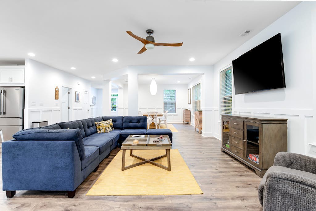 Bethany West Retreat W/ Shared Pool, Free WiFi, Full Kitchen & Ideal Location