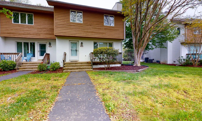 Bayberry Woods home close to Bethany Beach with pool & private washer/dryer