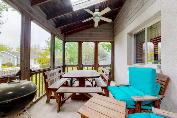 Bayberry Woods home close to Bethany Beach with pool & private washer/dryer
