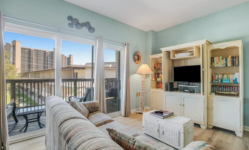 Bethany Beach Inn suite close to beach with free WiFi, central AC, & balcony