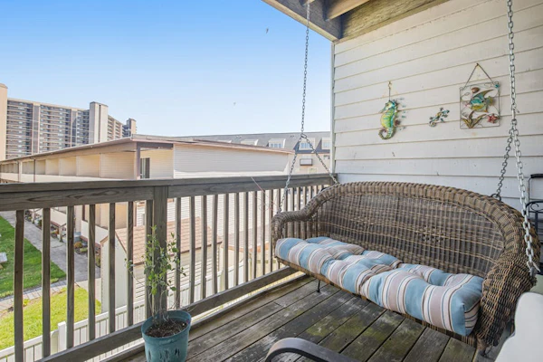 Bethany Beach Inn suite close to beach with free WiFi, central AC, & balcony