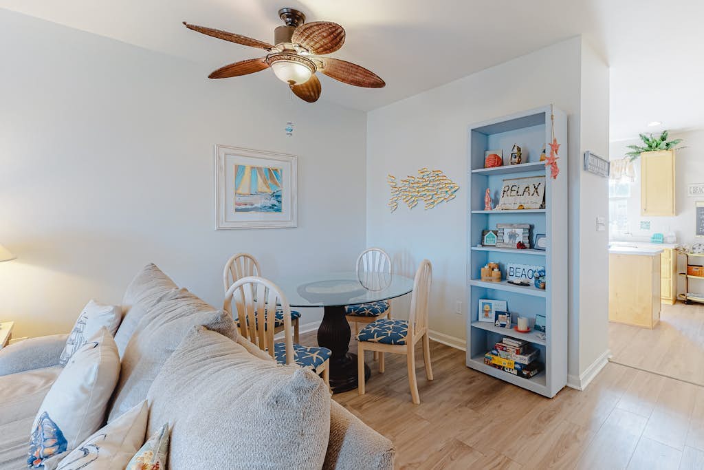 Kensington Court Townhouse w/Coastal Decor, Shared Pool, & Free WiFi - Near Beach