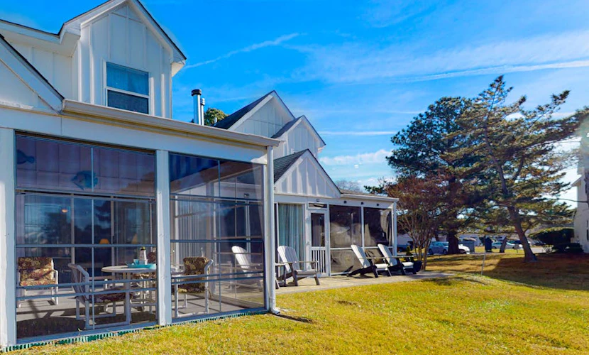 Mallard Lakes Home w/Beautiful Water Views From Screened-In Porch, Shared Pool, WD