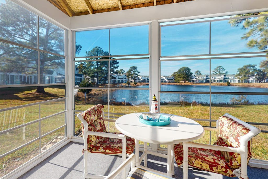 Mallard Lakes Home w/Beautiful Water Views From Screened-In Porch, Shared Pool, WD