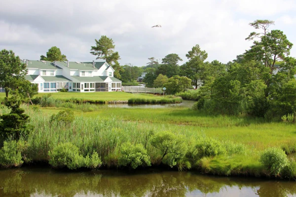 Mallard Lakes Home Overlooking the Water w/Shared Pool, Free WiFi, W/D