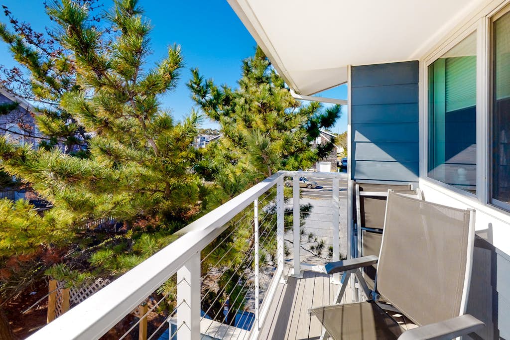 Sandywalk Townhouse Right on the Beach with Free WiFi, Private Washer/Dryer