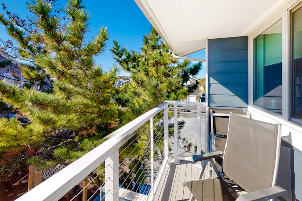 Sandywalk Townhouse Right on the Beach with Free WiFi, Private Washer/Dryer