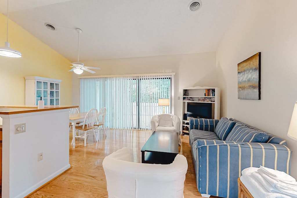 Sea Colony Condo Close to the Beach w/Free WiFi, Shared Pool, Private W/D