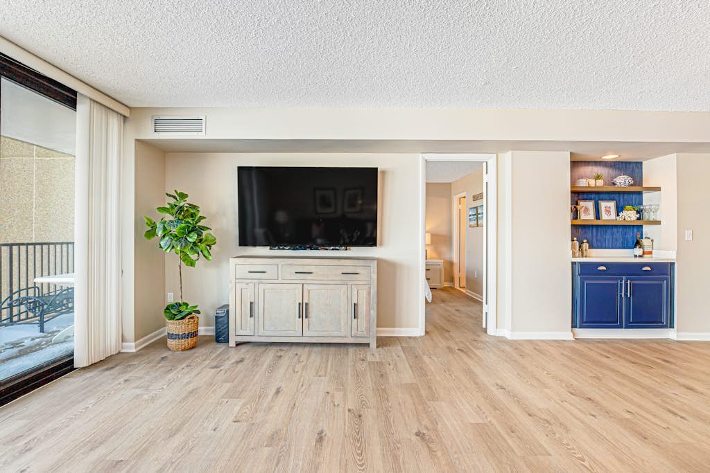 Newly updated Sea Colony gem with pools, hot tubs, beach access, & more
