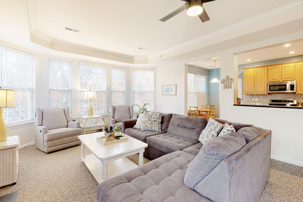 Bayside at Bethany Lakes townhome w/central AC, pool, hot tub & gym access