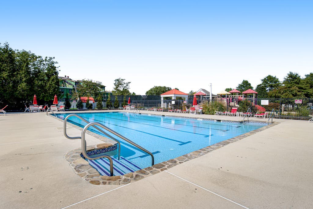 Bayside at Bethany Lakes townhome w/central AC, pool, hot tub & gym access
