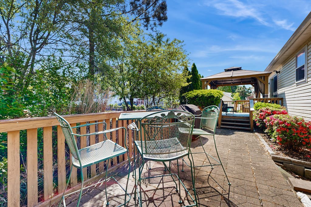 Ocean Way Estates home with large yard & deck- dog-friendly