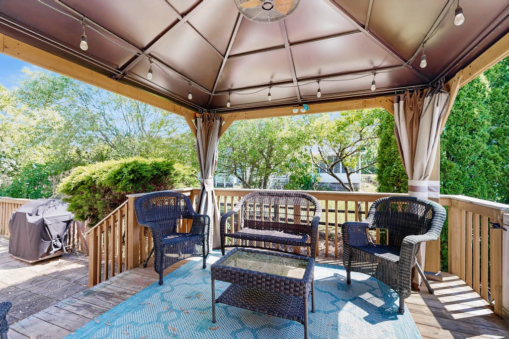 Ocean Way Estates home with large yard & deck- dog-friendly
