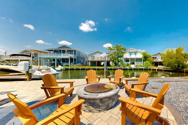 Town of Fenwick island home on the water with dock & central A/C - dogs OK